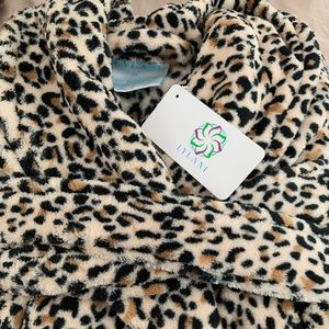 Leopard Plush Robe — Brand New!